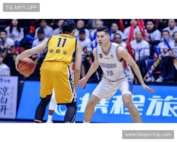 周鹏的篮球传奇之路：从青涩少年到国家队核心的成长故事