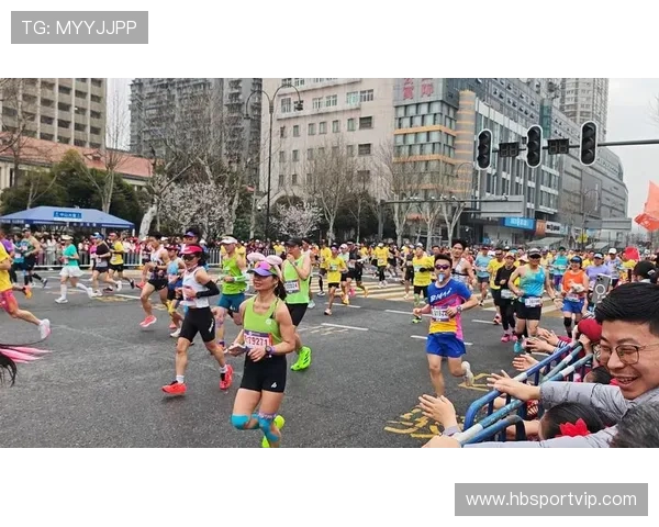 武汉街舞队在城市马拉松中的拼搏故事与奋斗精神展现